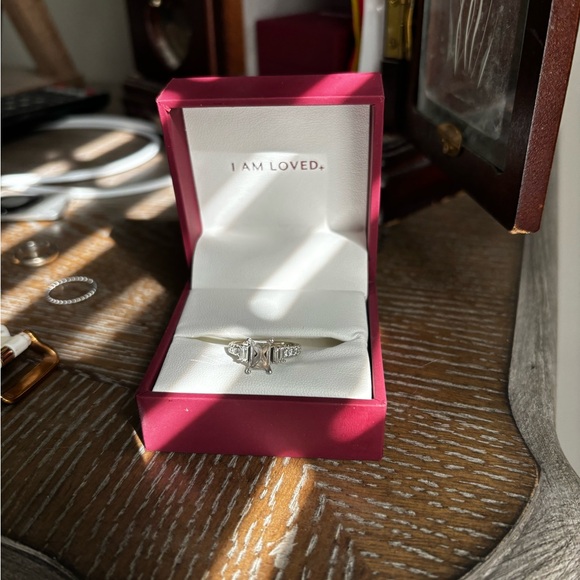 Helzberg 14kw white gold setting - Picture 2 of 13